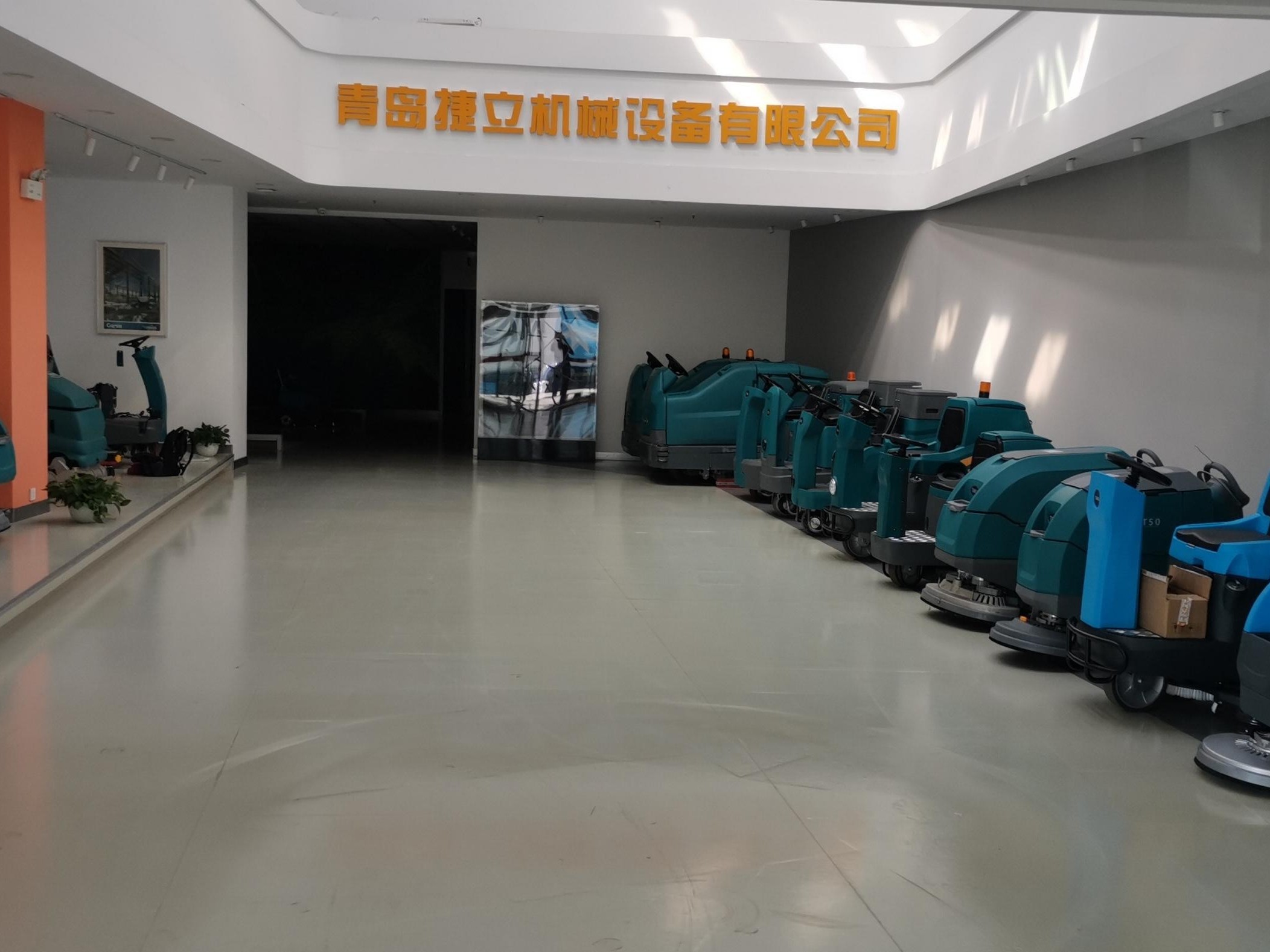 光電企業(yè)為什么需要使用洗地機？